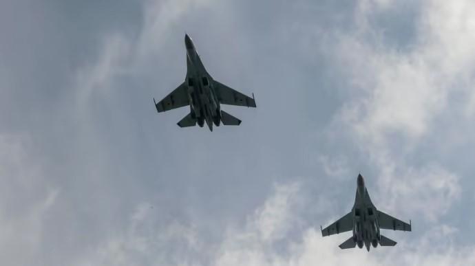 pesawat-f-16-terbang-di-langit-ukraina.jpg