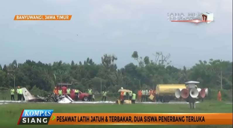 pesawat-latih-jatuh-dan-terbakar-di-banyuwangi_20170116_173620.jpg