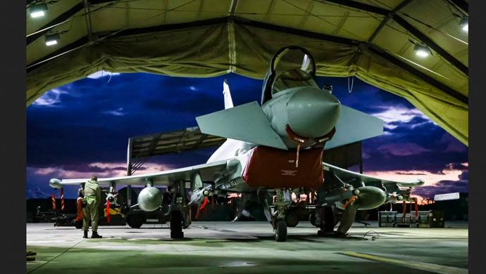 pesawat-militer-inggris-lepas-landas-untuk-menyerang-houthi.jpg