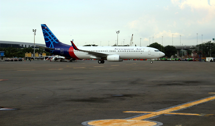 pesawat-sriwijaya-air-di-makassar_20161107_095127.jpg