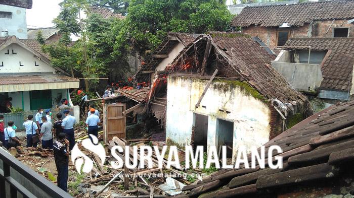 pesawat-super-tucano-rumah-tertimpa-pesawat_20160210_134408.jpg