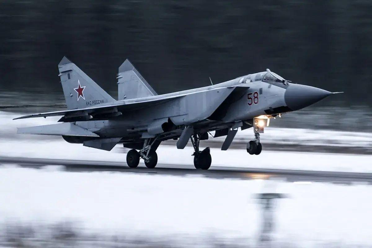 pesawat-tempur-MiG-31-milik-angkatan-udara-Rusia.jpg