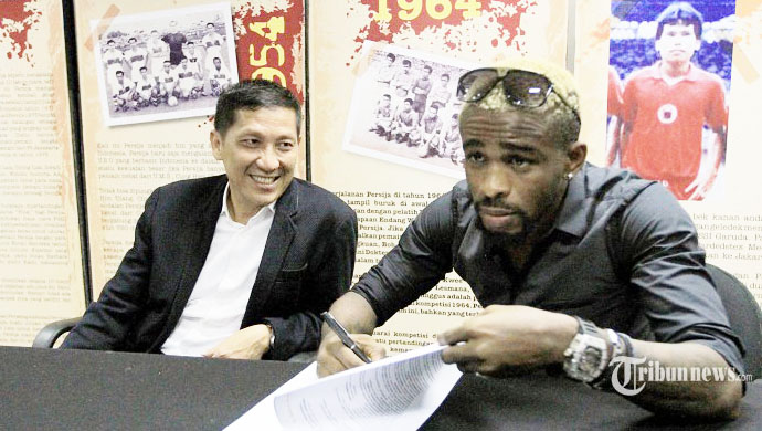 pesepakbola-greg-nwokolo_20141207_224524.jpg