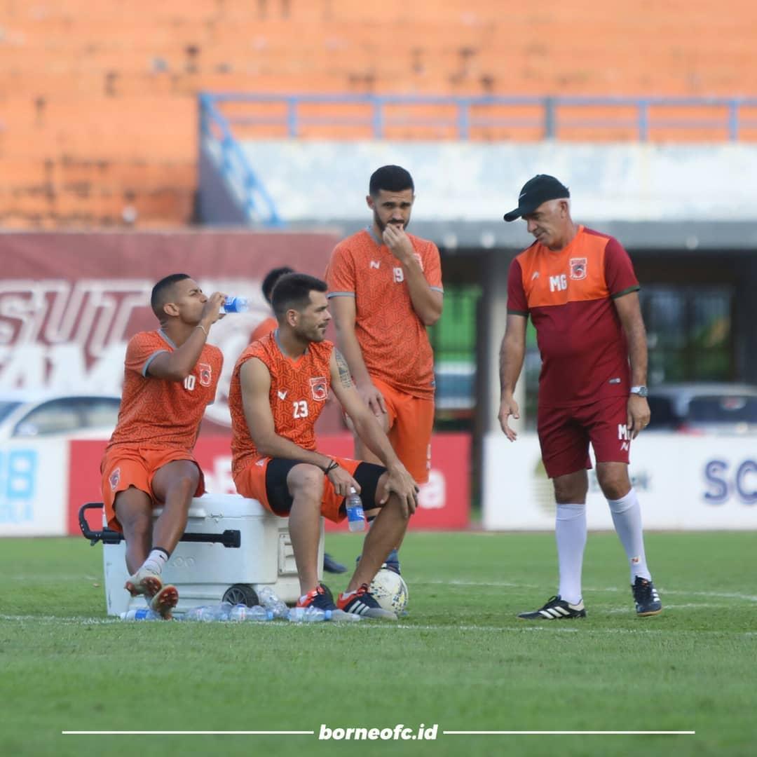 pesut-etam-julukan-borneo-fc-dipastikan-akan-tampil-tanpa-bek-kiri-andalannya-yakni-abdul-rachman.jpg