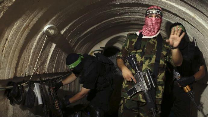 petempur-brigade-al-qassam-di-terowongan.jpg
