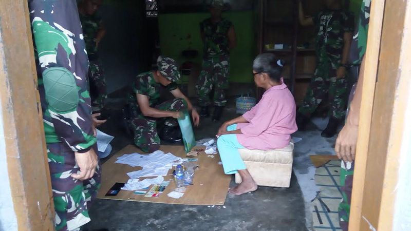 petugas-kodam-i-bukit-barisan-sisir-asrama-tni_20170406_130028.jpg