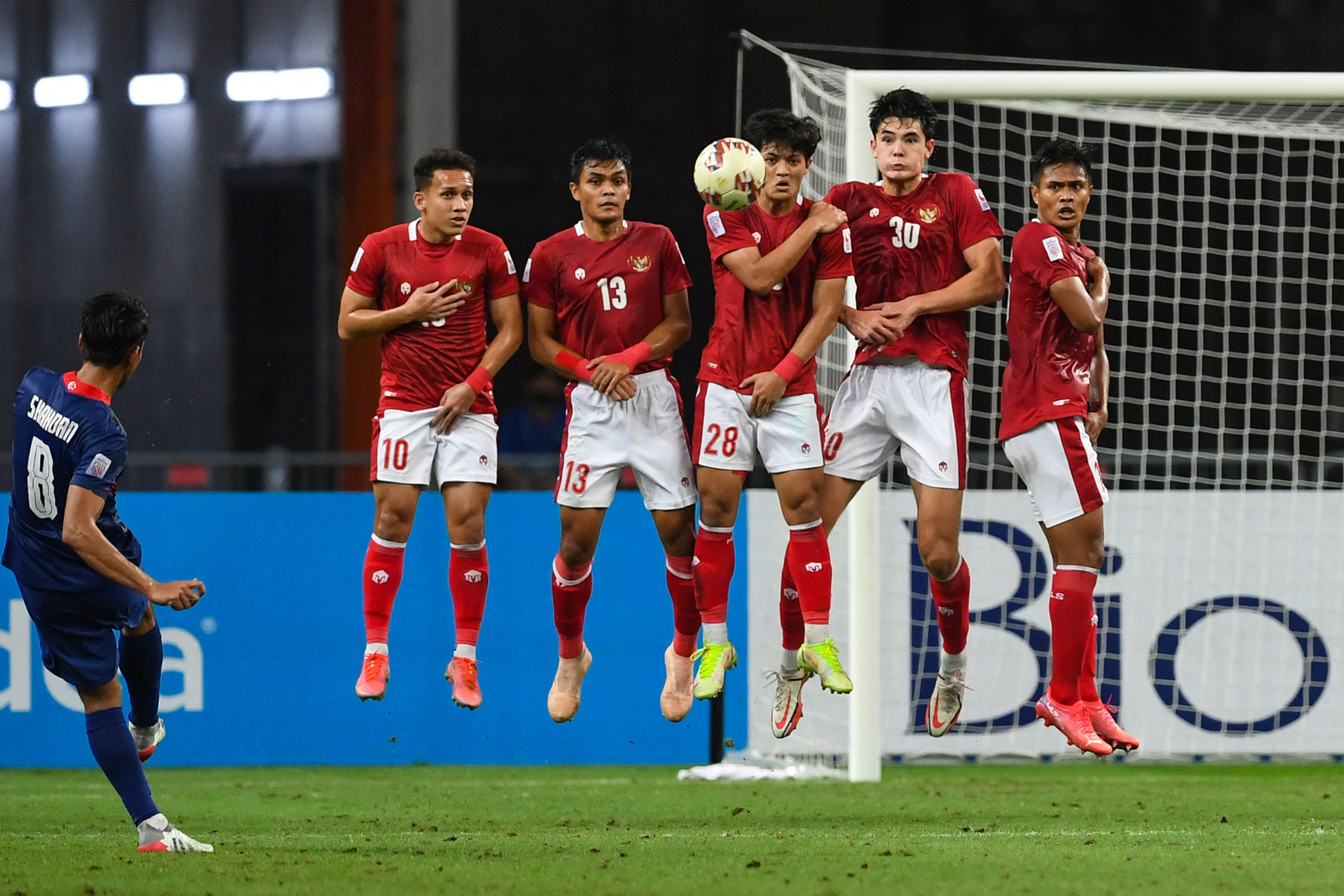 piala-aff-indonesia-vs-singapura-masih-imbang_20211225_214448.jpg