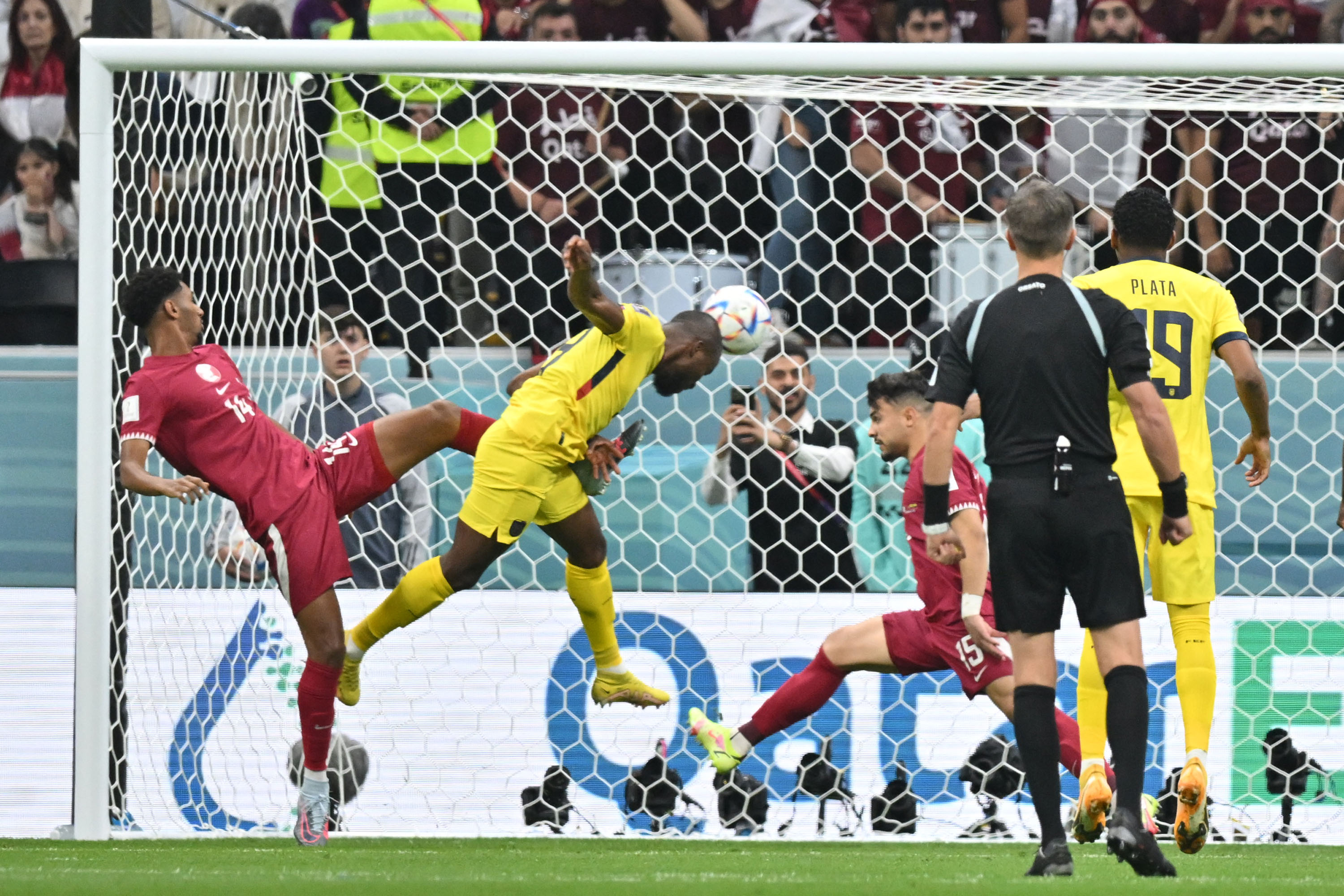 piala-dunia-2022-qatar-vs-ekuador_20221120_235538.jpg