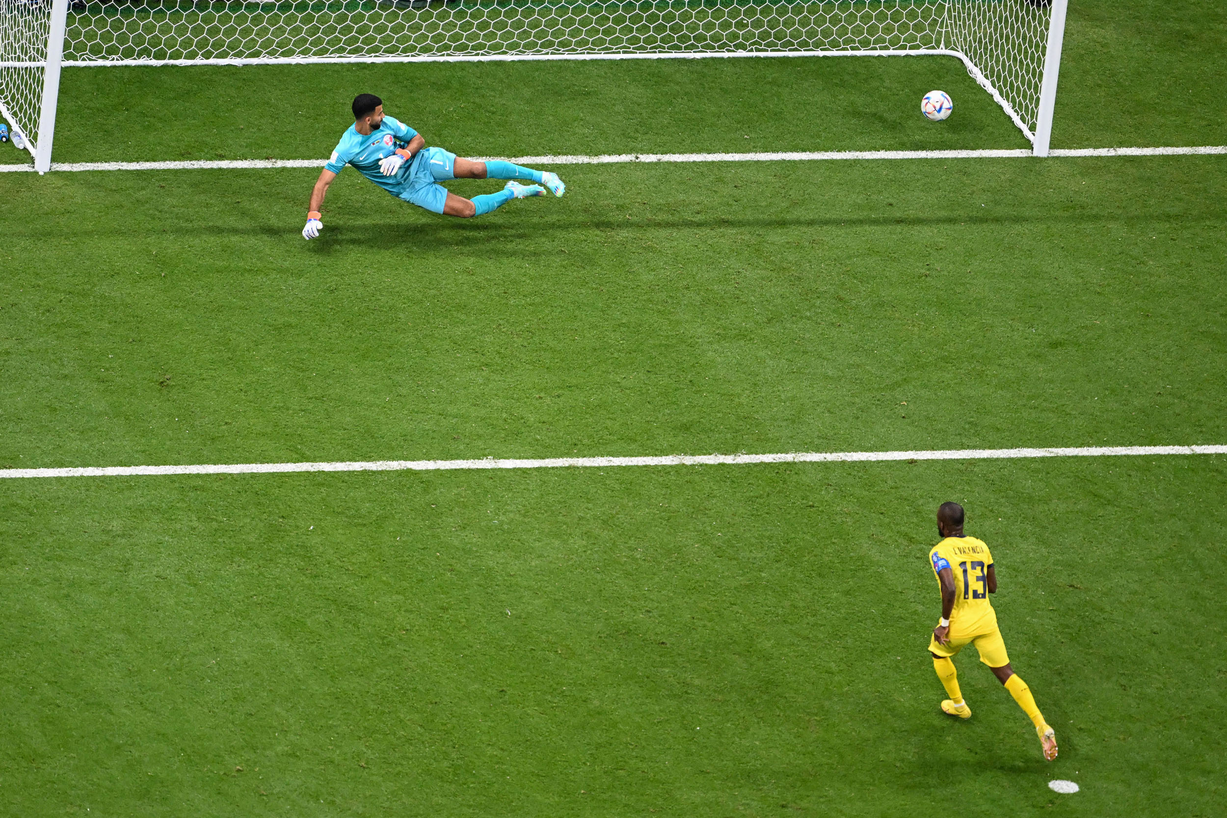 piala-dunia-2022-qatar-vs-ekuador_20221121_003137.jpg