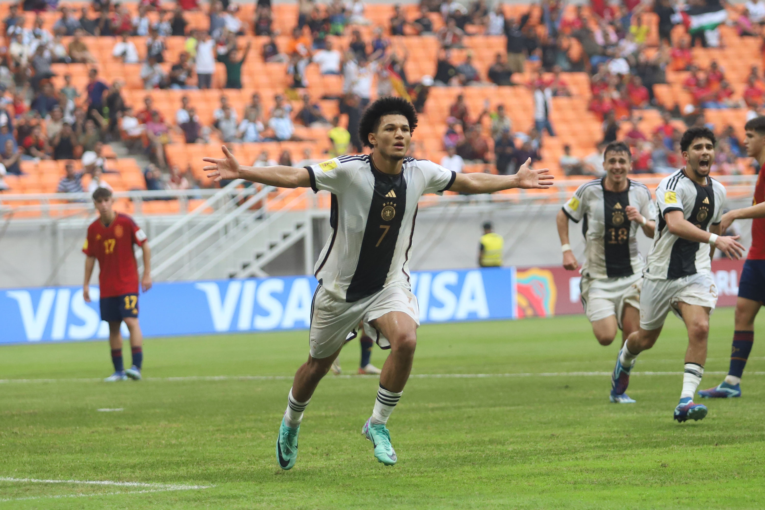 piala-dunia-u-17-kalahkan-spanyol-jerman-lolos-ke-semifinal_20231124_181042.jpg