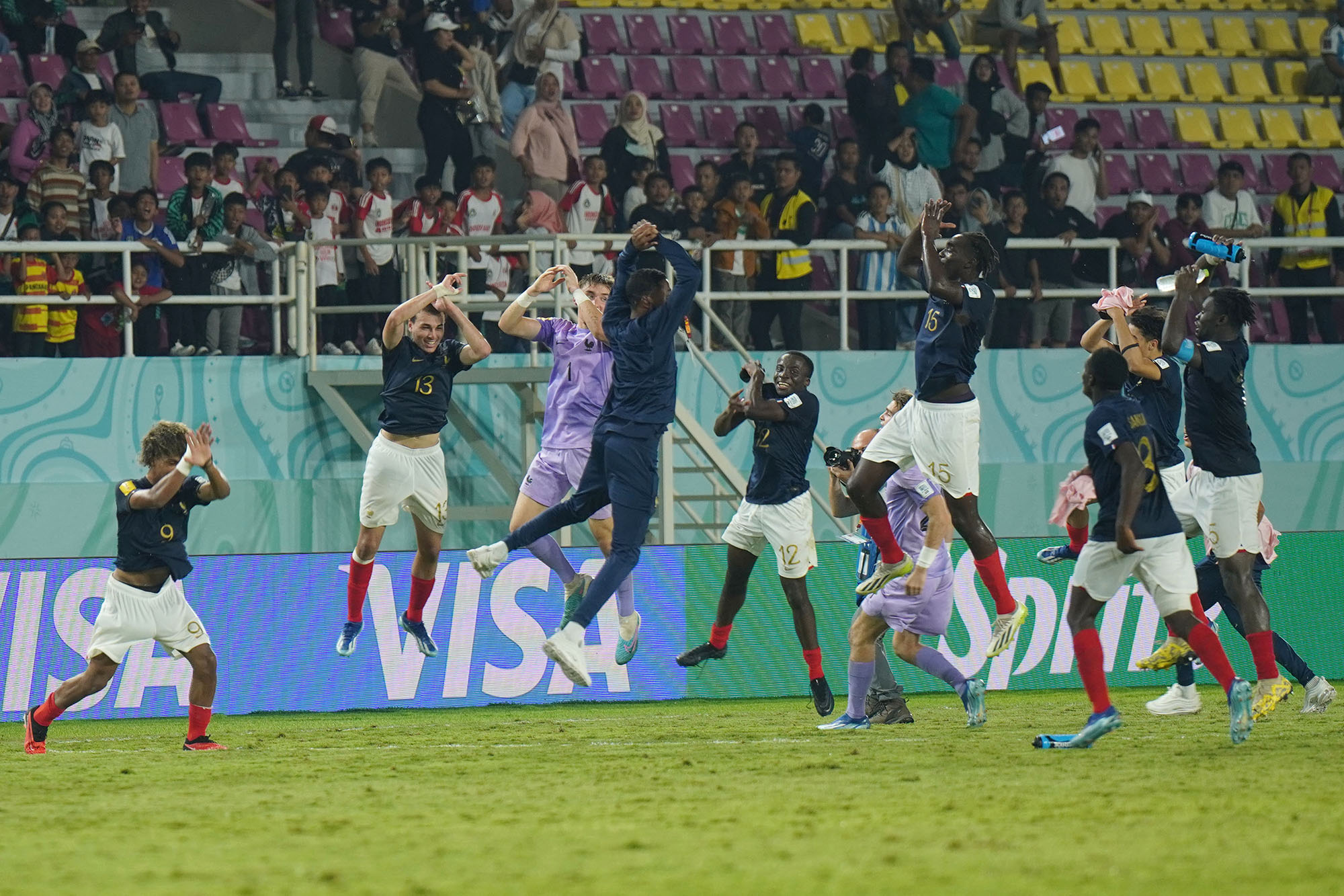 piala-dunia-u-17-singkirkan-mali-prancis-melangkah-ke-final_20231128_224721.jpg