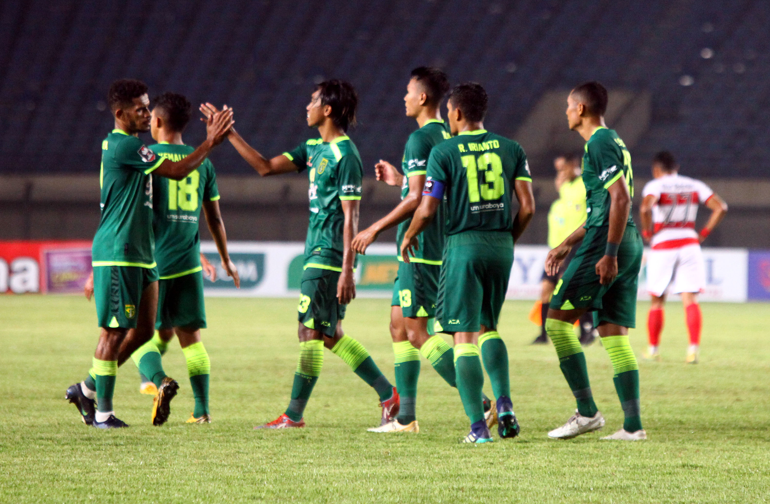 piala-menpora-madura-united-takluk-1-2-dari-persebaya-surabaya_20210329_144525.jpg