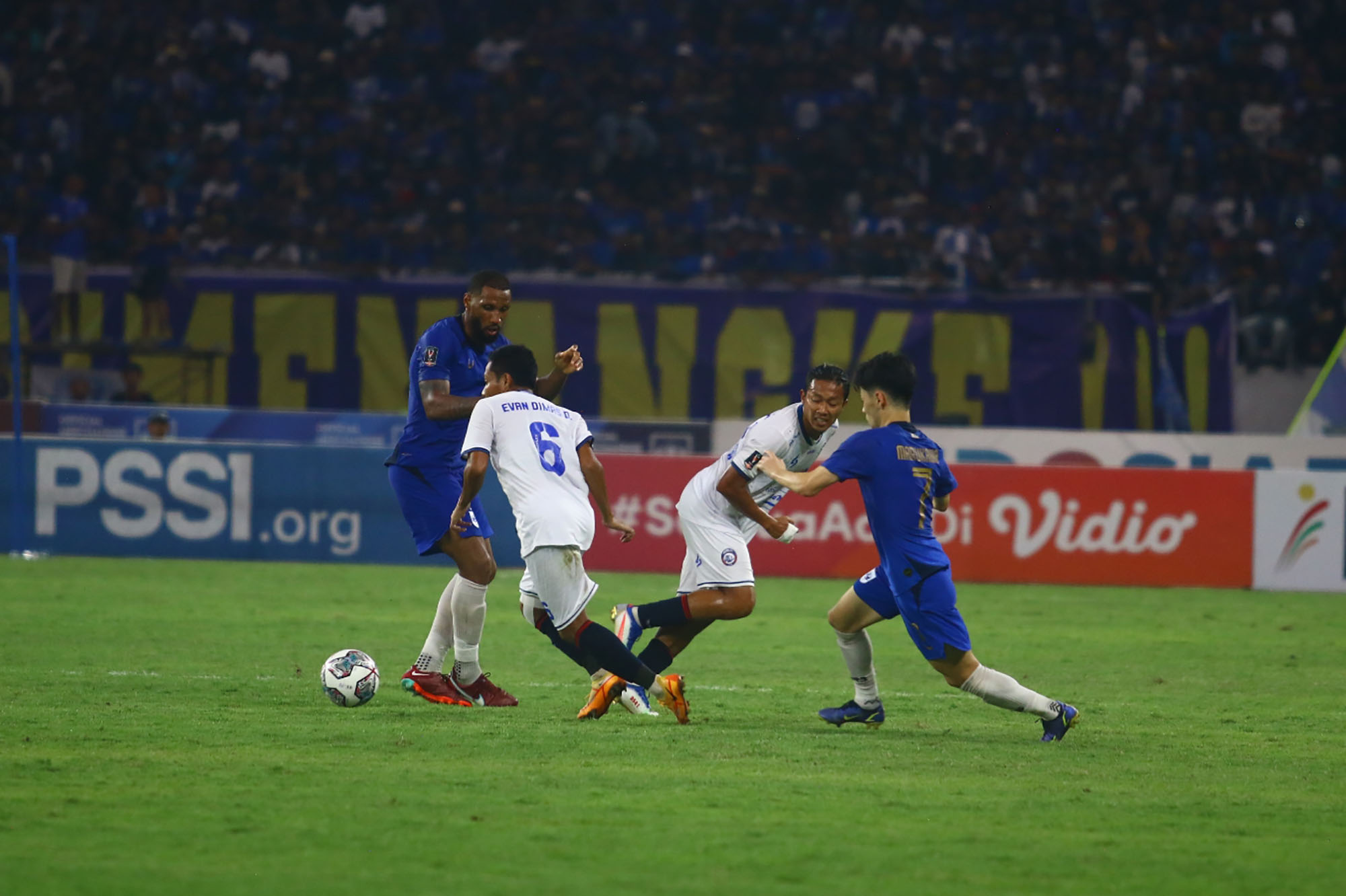 piala-presiden-arema-fc-kalahkan-psis-semarang_20220708_073356.jpg