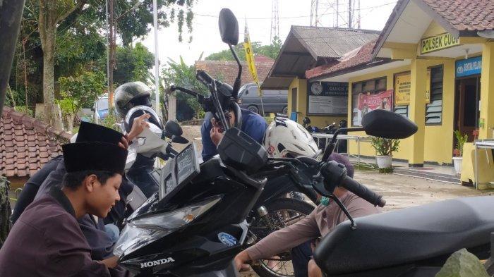 pihak-keluarga-masih-menunggu-pemeriksaan-pihak-kepolisian-untuk.jpg