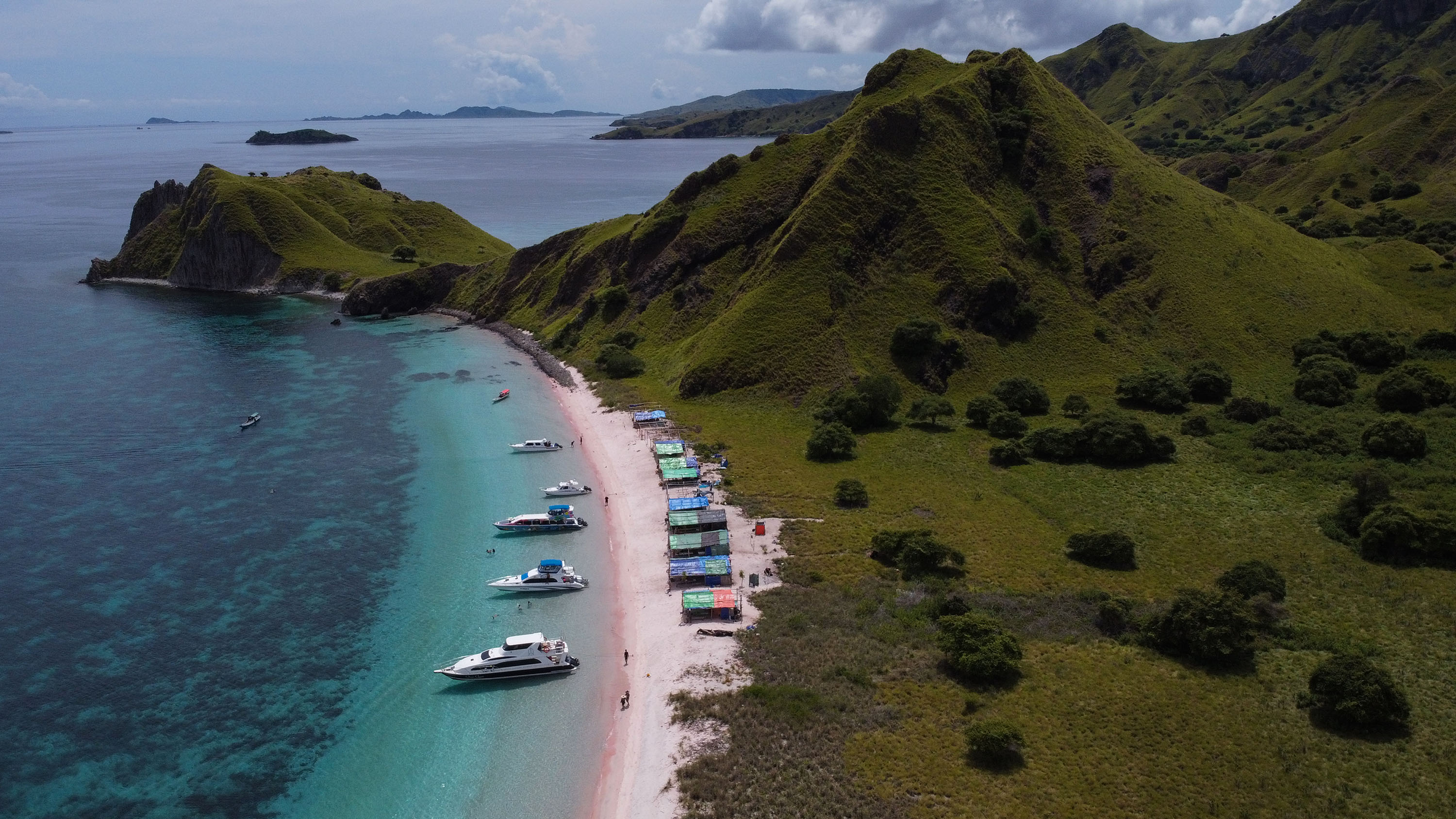 pink-beach-labuan-bajo_20210328_230748.jpg