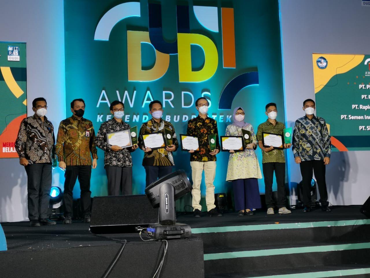 Konsisten Bangun Kemitraan Lewat Program Vokasi, PLN Raih DUDI Awards 2021 dari Kemendikbudristek