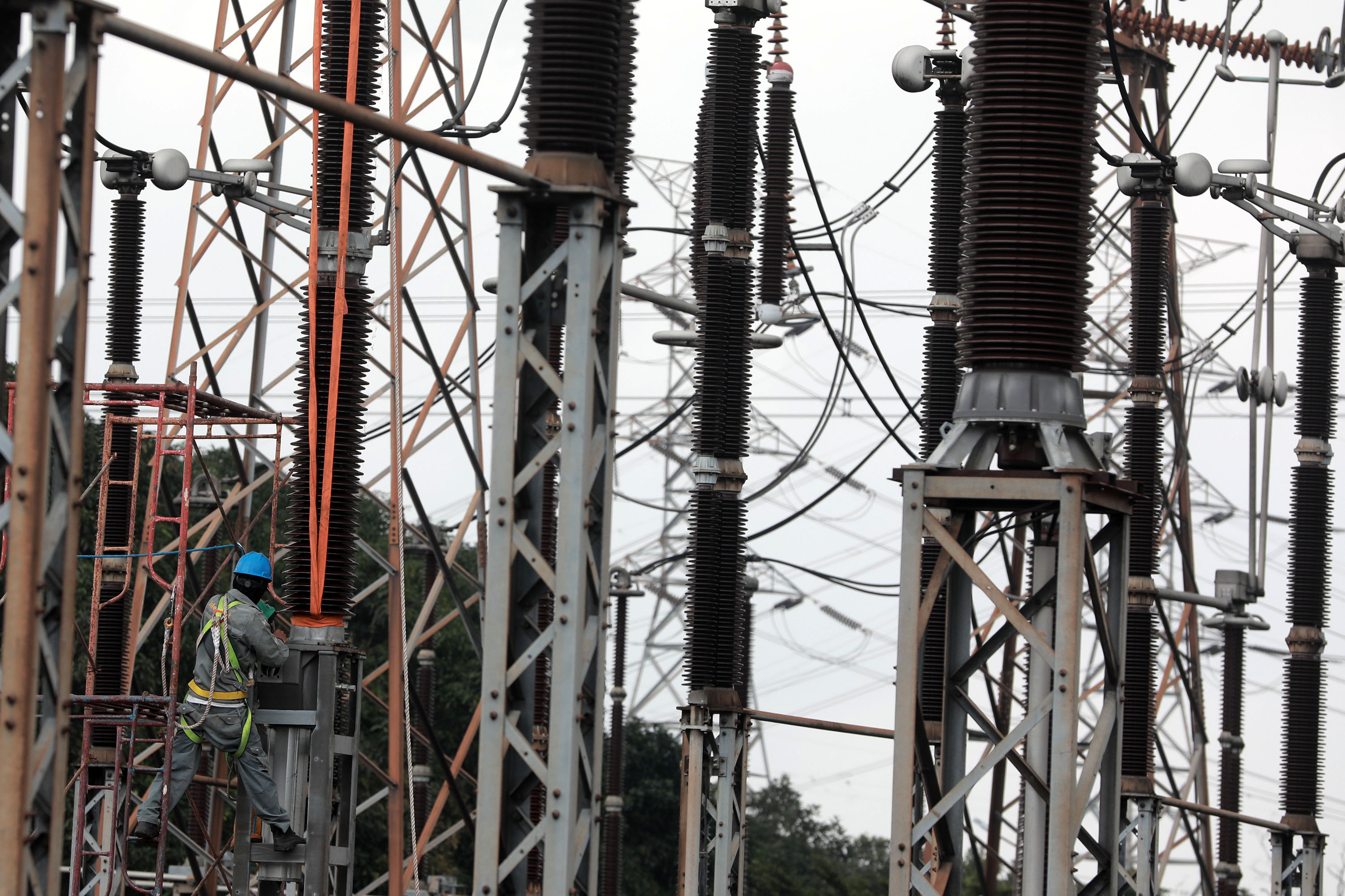pln-lakukan-pemeliharaan-gardu-induk-hadapi-cuaca-ekstrem_20210225_203136.jpg