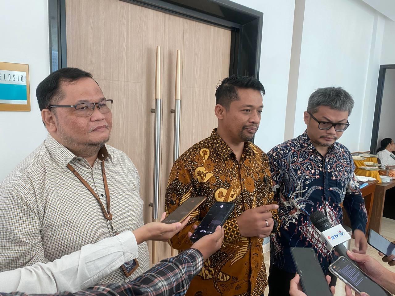 Deputi Bidang Analisis dan Pemeriksaan PPATK, Danang Tri Hartono (Tengah)