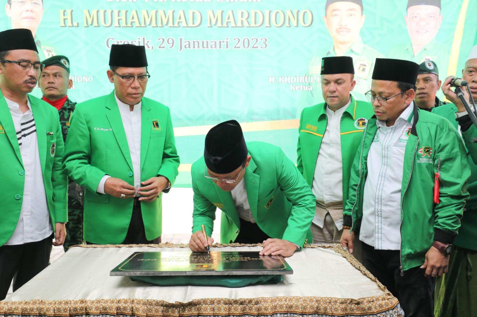 plt-ketua-umum-ppp-muhammad-mardiono-saat-meresmikan-kantor-dpc-ppp-kabupaten-gresik.jpg