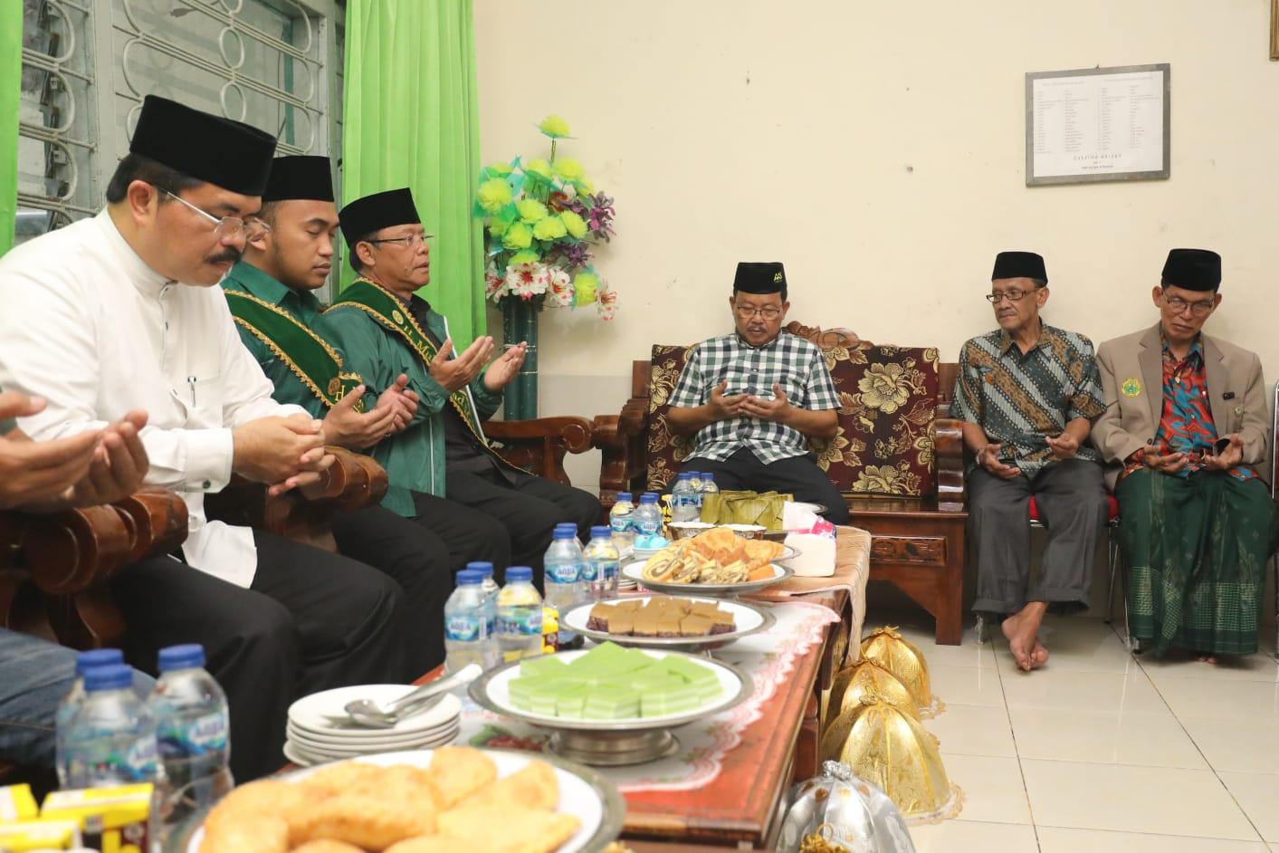 plt-ketum-ppp-menjalin-silaturahmi.jpg