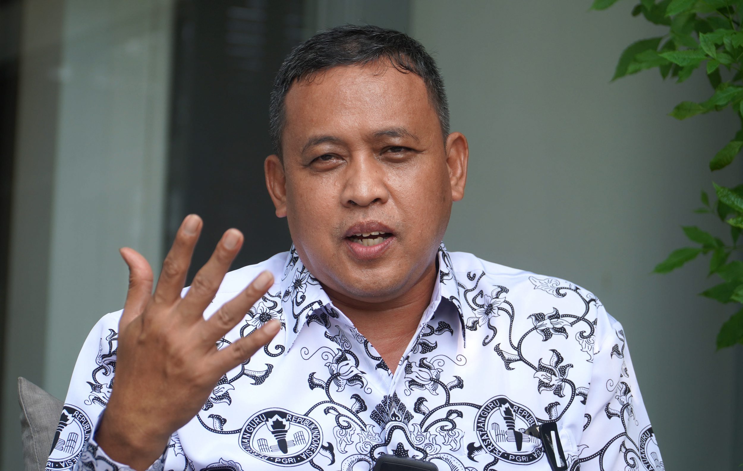 plt-wali-kota-bekasi-tri-adhianto_20220310_122536.jpg