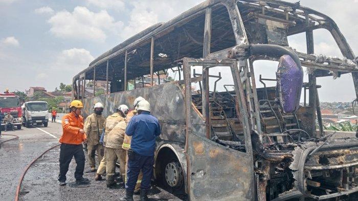 Bus PO Haryanto Terbakar di Tol Semarang-Batang, Warga Lihat Api Keluar dari Mesin Bus