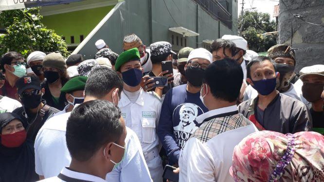 polda-metro-antar-surat-panggilan-kedua-untuk-rizieq.jpg