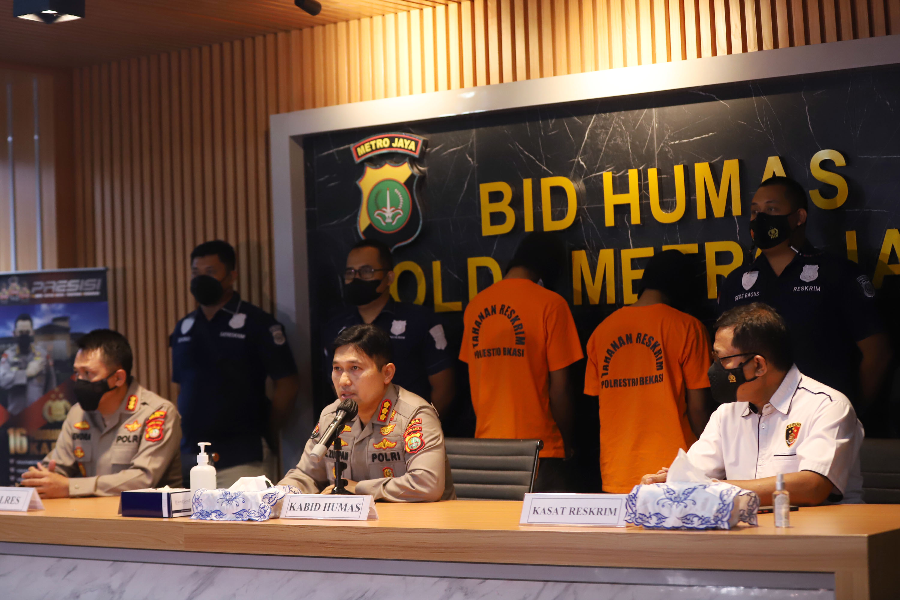 polda-metro-jaya-rilis-kasus-mutilasi-di-bekasi_20211128_210541.jpg