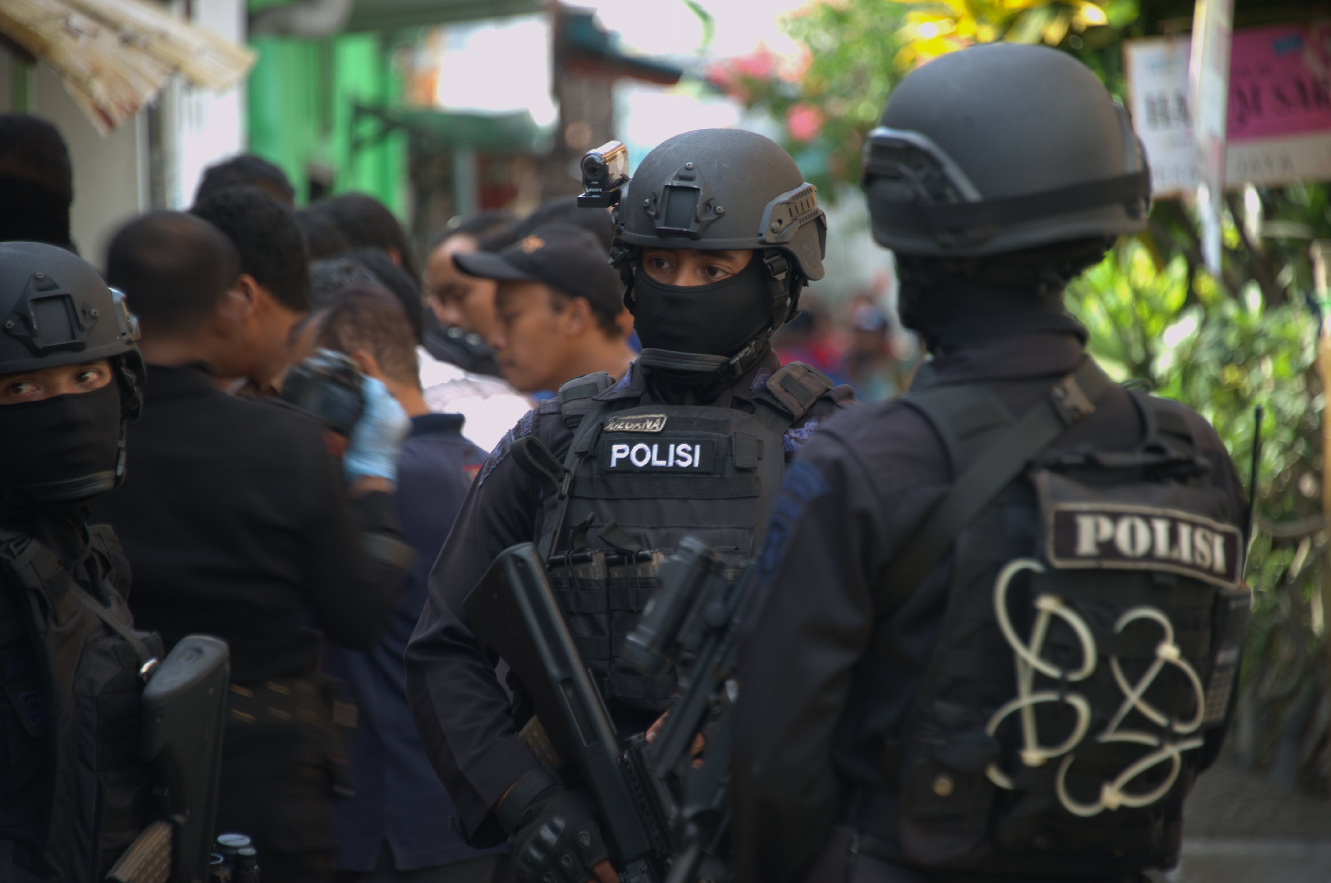 polisi-kembali-cidug-teroris-di-surabaya_20160609_234932.jpg