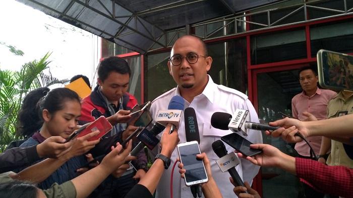 politikus-partai-gerindra-andre-rosiade-di-kantor-dpp-partai-gerindra-1.jpg