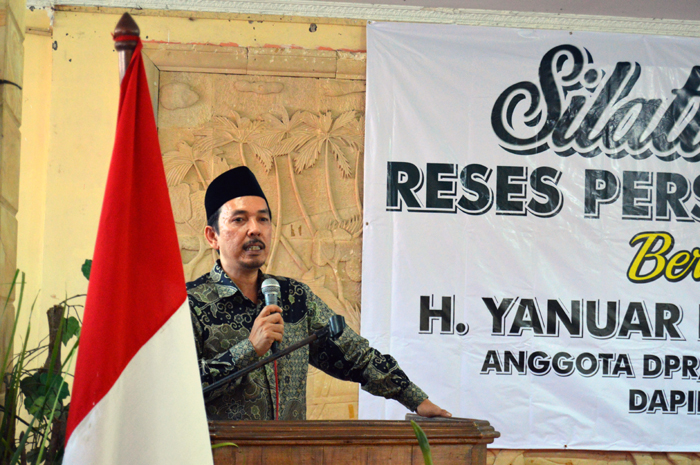 politisi-partai-kebangkitan-bangsa-yanuar-prihatin_20150730_090810.jpg