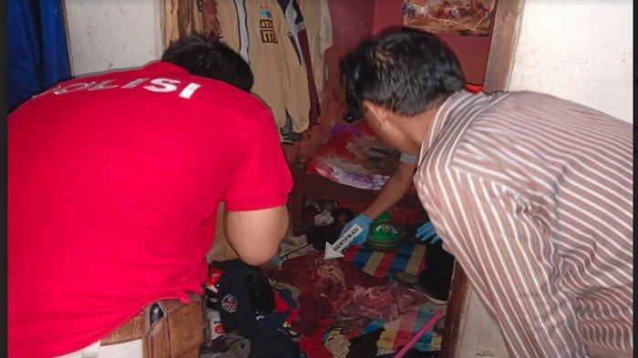 polres-blitar-kota-mekakukan-olah-tkp-di-lokasi-penemuan-mayat-bayi-di-rumah-niken.jpg