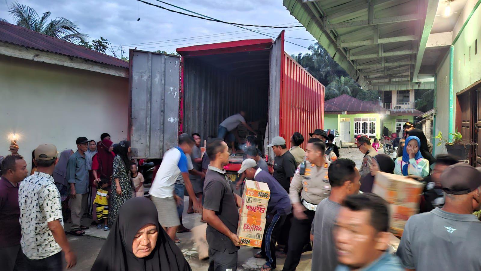 3 Ton Bantuan Kemanusiaan Didistribusikan ke Wilayah Terdampak Bencana Banjir Bandang Sumatera