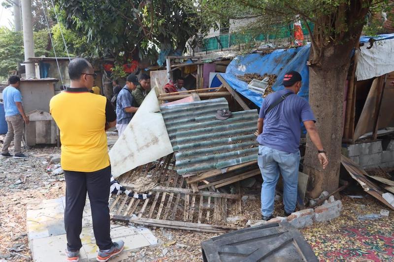 Polisi Kembali Grebek Kampung Bahari, Tak Temukan Narkoba, Hanya Sita Belasan Senjata Tajam