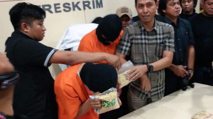 polrestabes-makassar-ringkus-pelaku-narkoba_20150120_091828.jpg