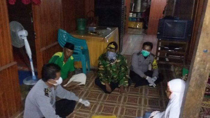 polsek-pitumpanua-mendatangi-kediaman-korban-diduga-keracunan.jpg
