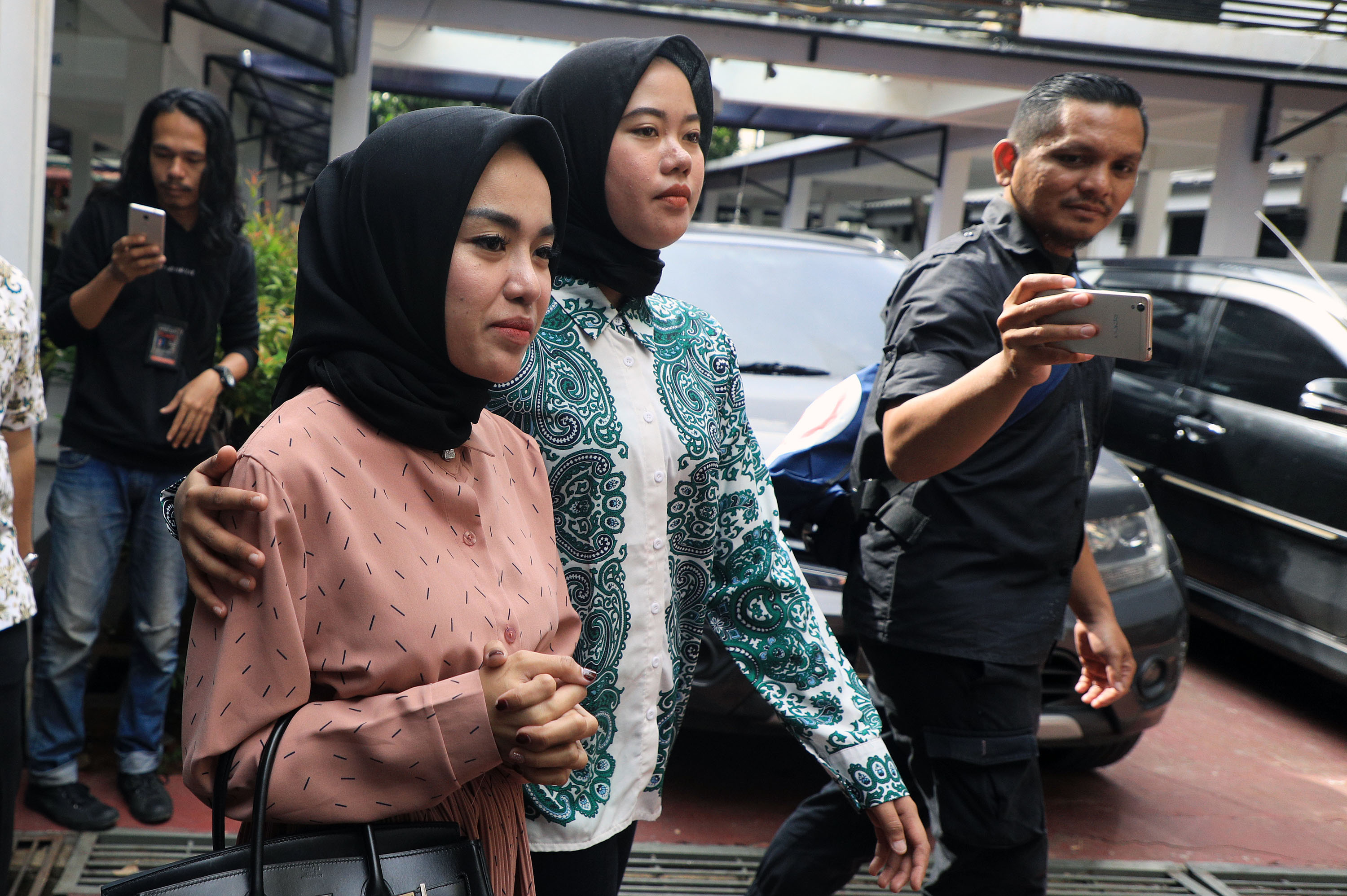 positif-gunakan-narkoba-influencer-medina-zein-direhabilitasi_20200103_183552.jpg