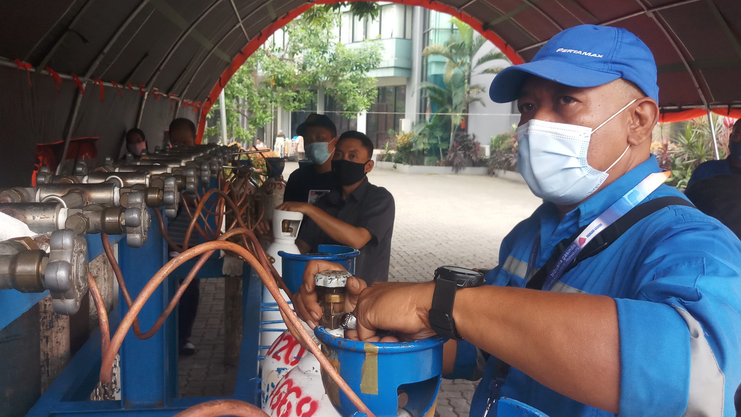 posko-pengisian-oksigen-medis-gratis-di-tangerang_20210714_125259.jpg