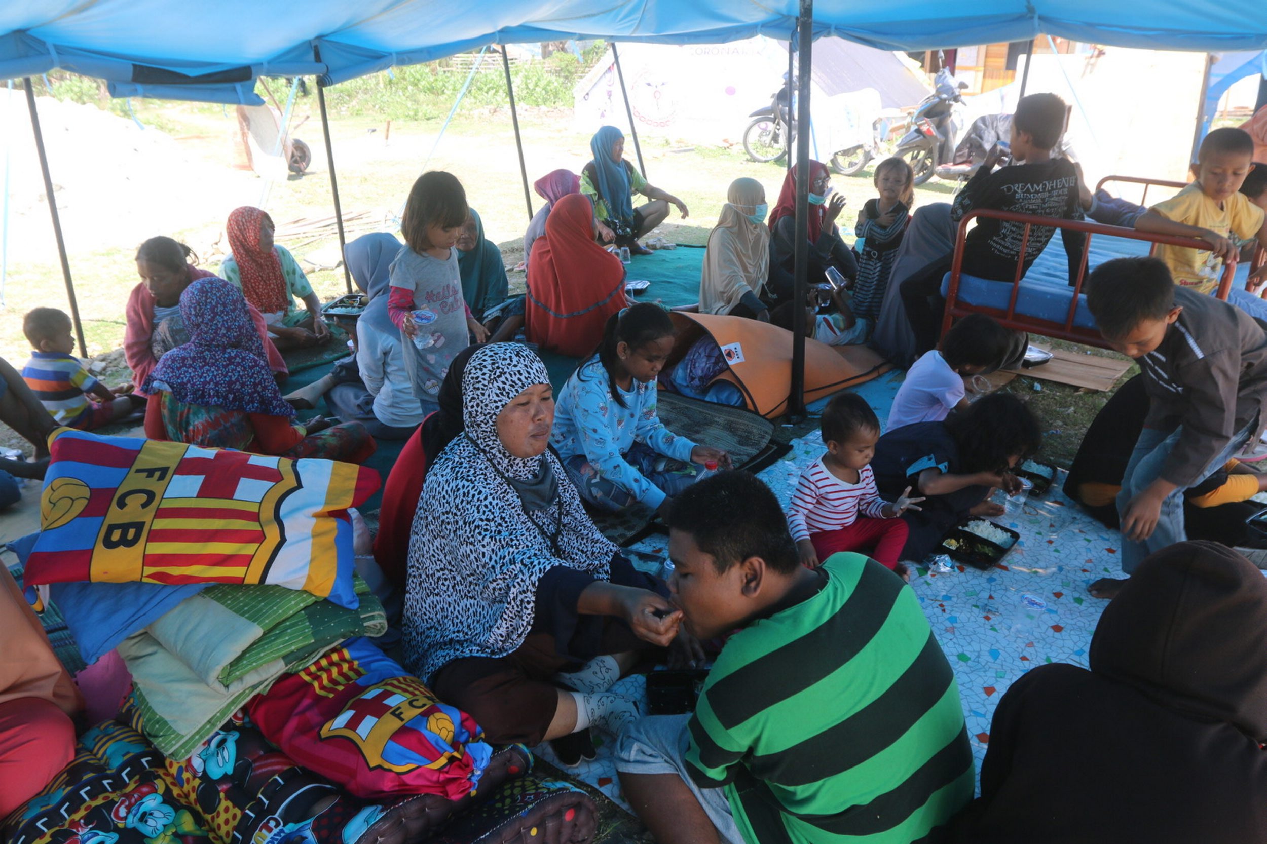 posko-pengungsian-korban-gempa-palu_20181026_103435.jpg