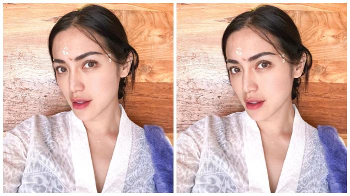 potret-jessica-iskandar-menjalani-ritual-melukat.jpg