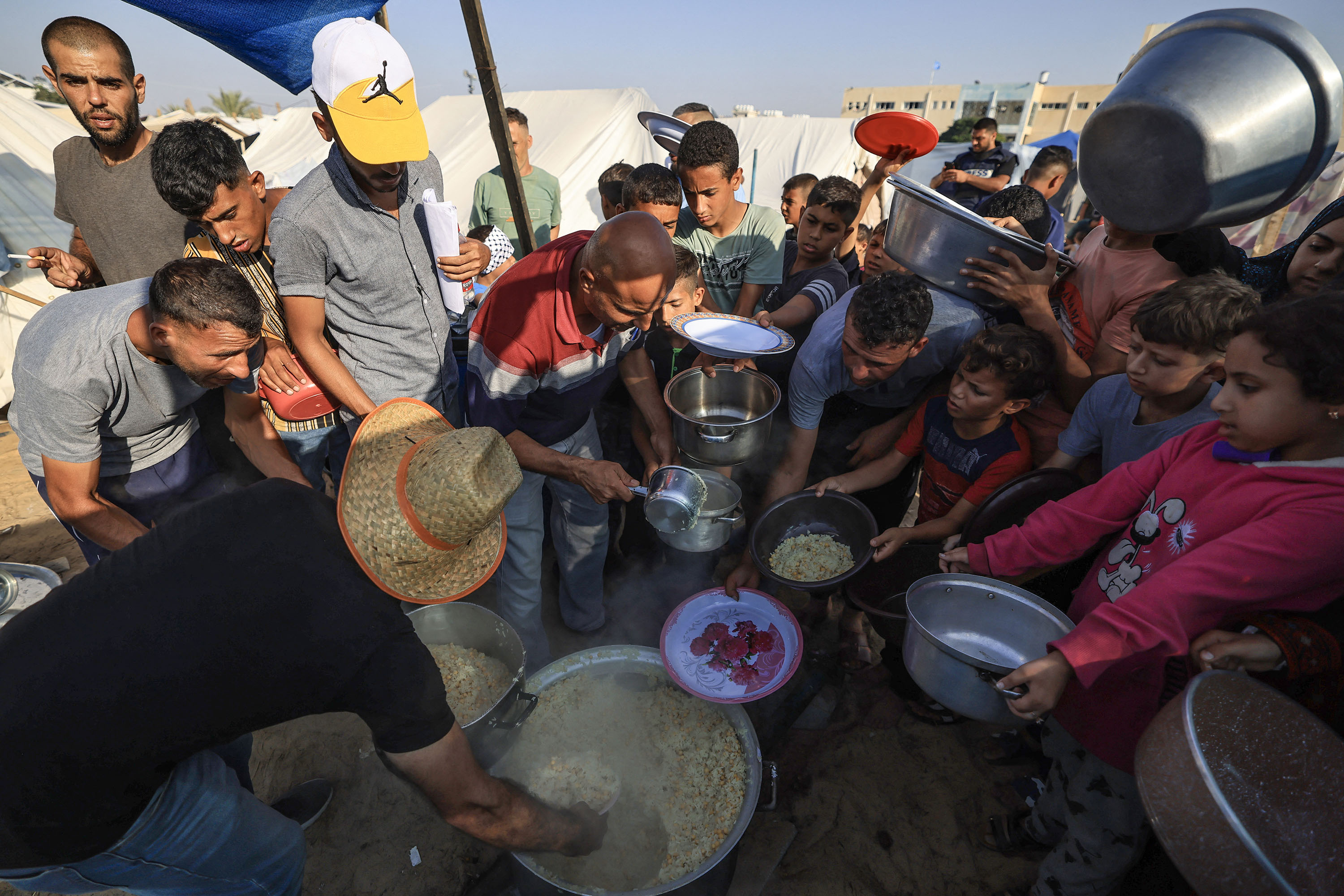 potret-kehidupan-pengungsi-di-khan-yunis-gaza-selatan_20231026_075053.jpg