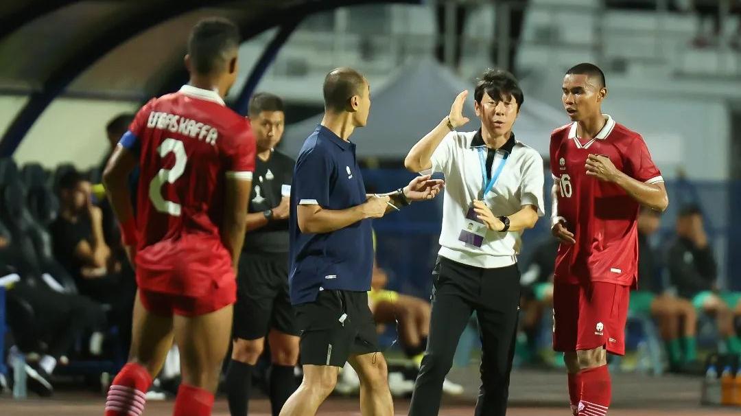 potret-pelatih-timnas-indonesia-shin-tae-yong-saat-melawan-malaysia-di-piala-aff-u23-2023.jpg
