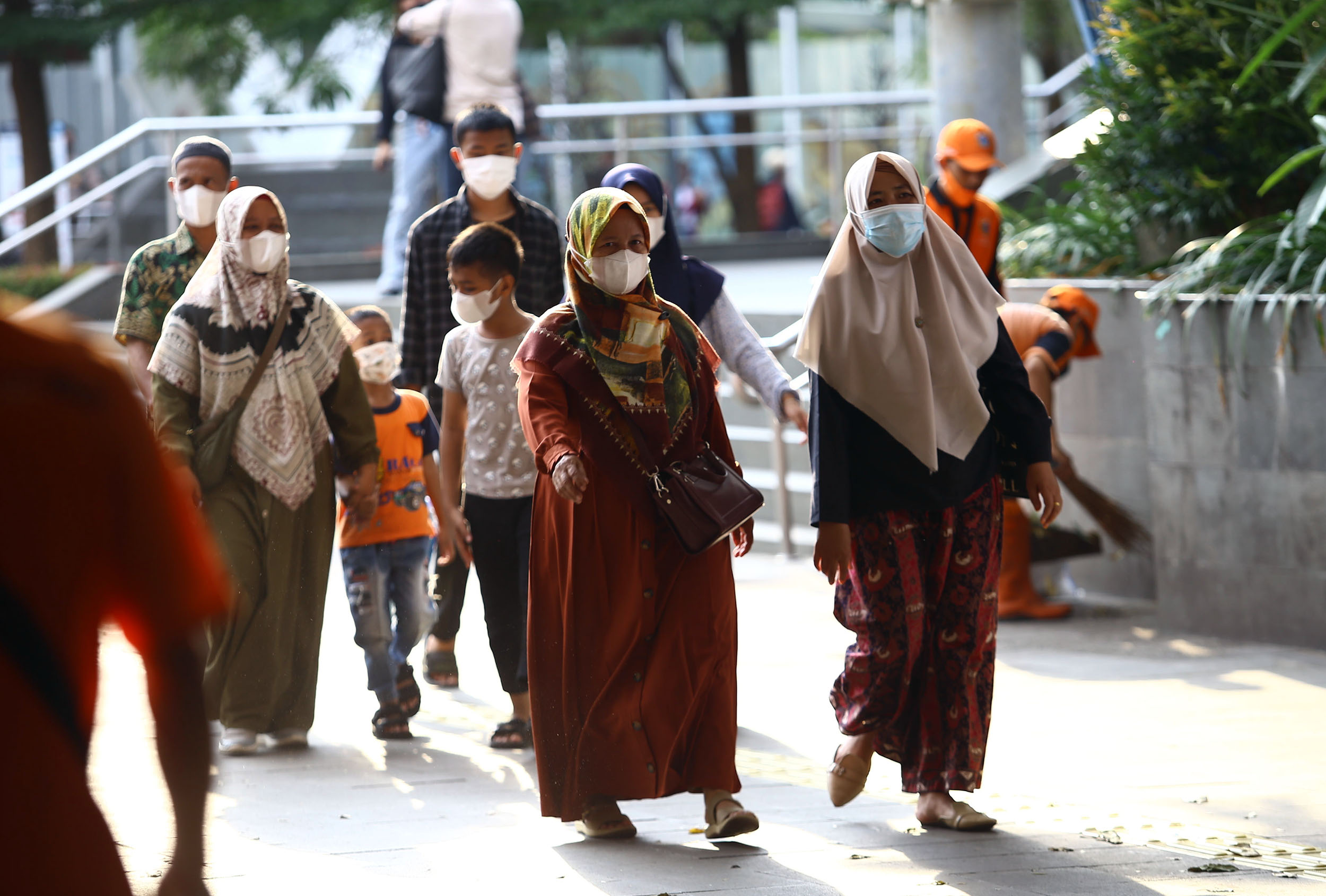 ppkm-di-jakarta-kembali-ditingkatkan_20220705_180450.jpg