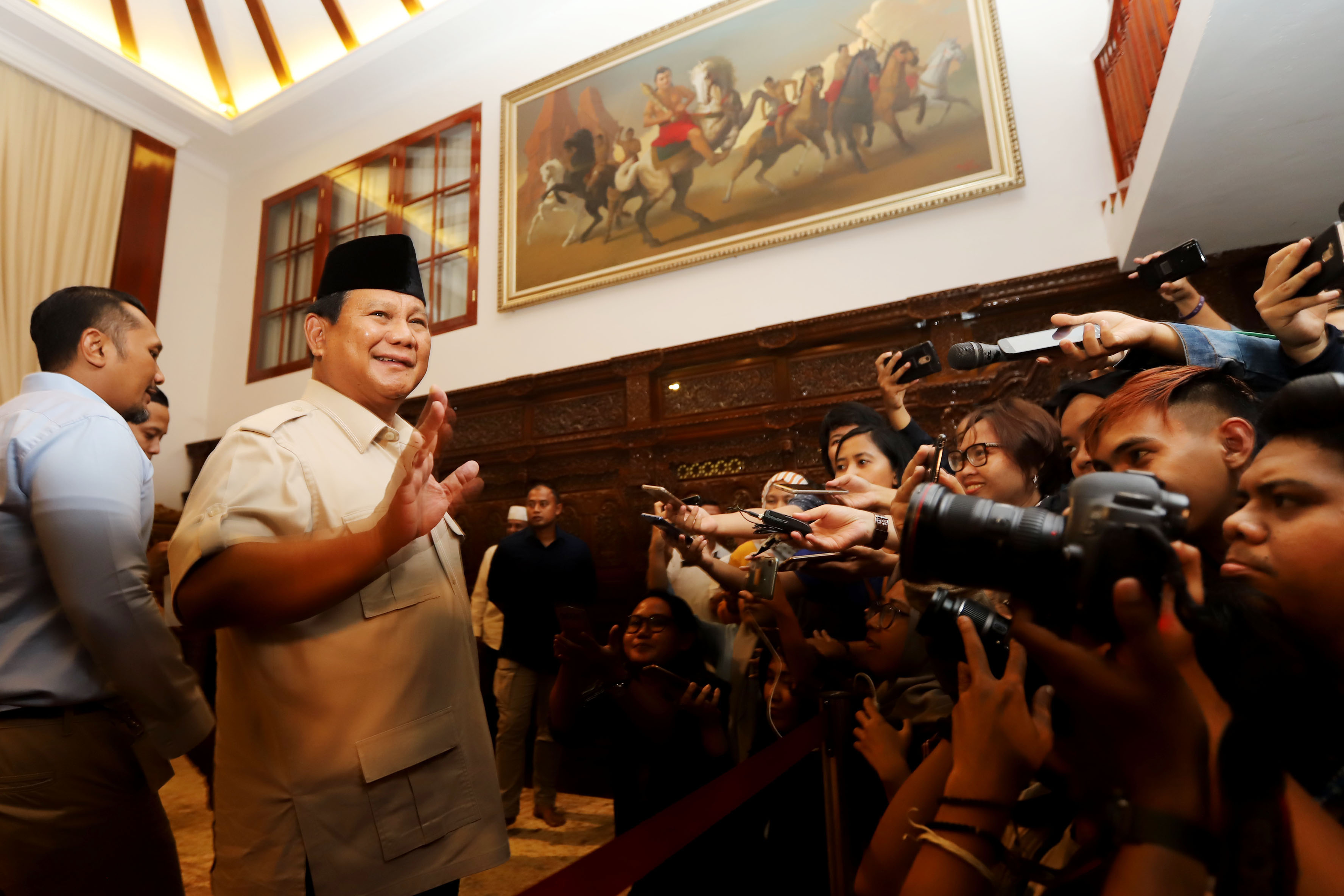 prabowo-berikan-keterangan-pers-terkait-perkembangan-pemilu-2019_20190508_205331.jpg