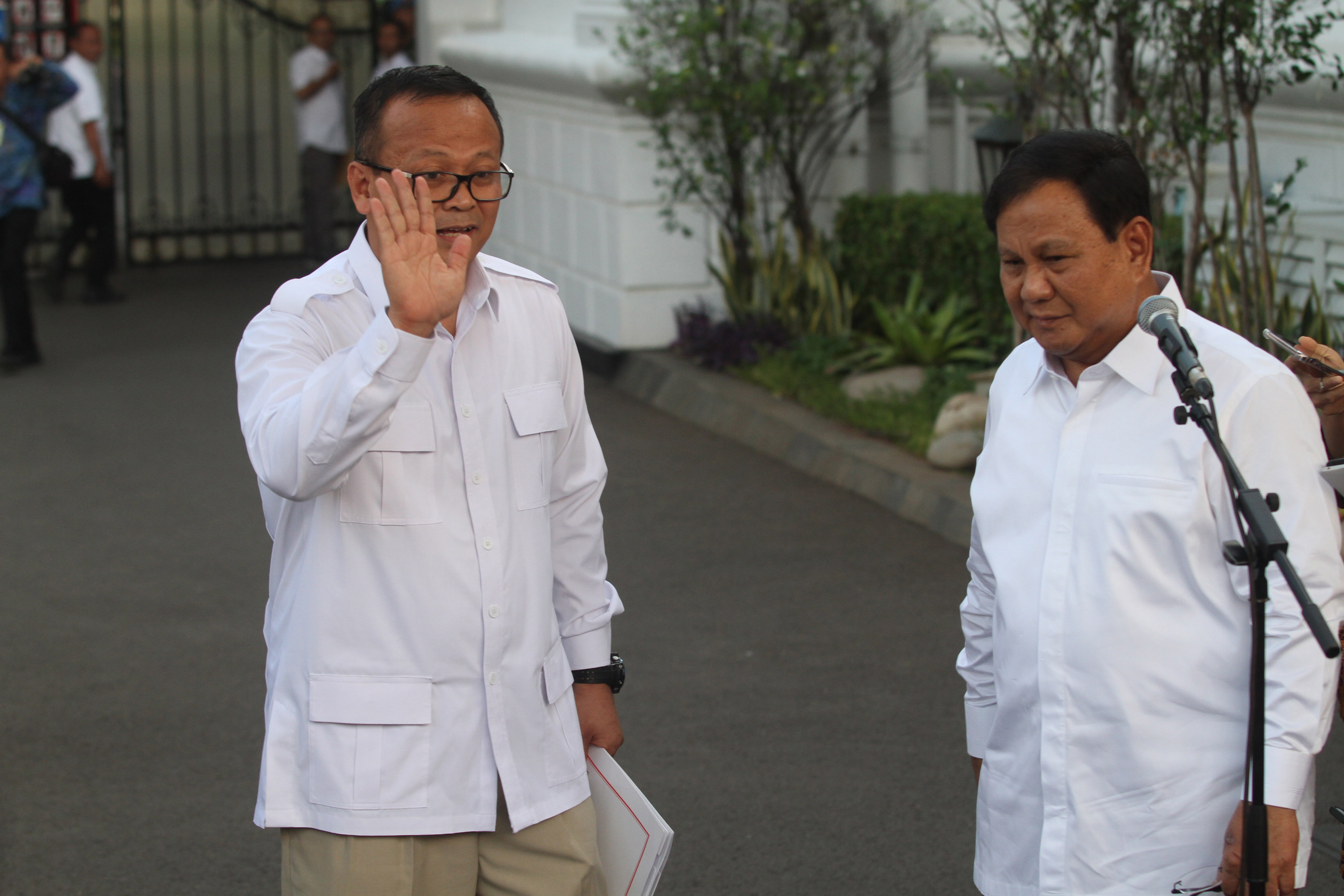 prabowo-datang-ke-istana-kepresidenan_20191022_022819.jpg