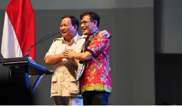 prabowo-jabat-budiman-sudjatmiko.jpg