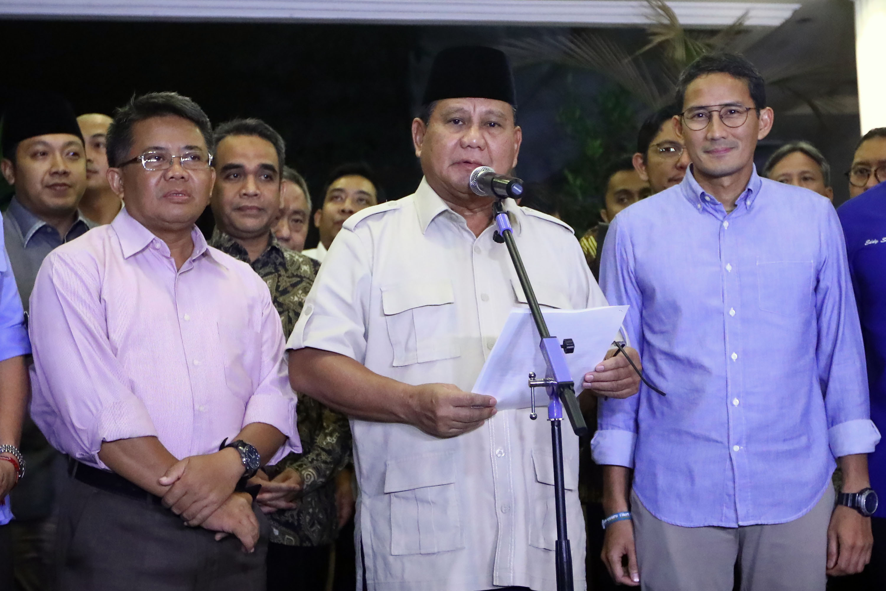 prabowo-sandi-patuh-pada-putusan-mk_20190627_224740.jpg