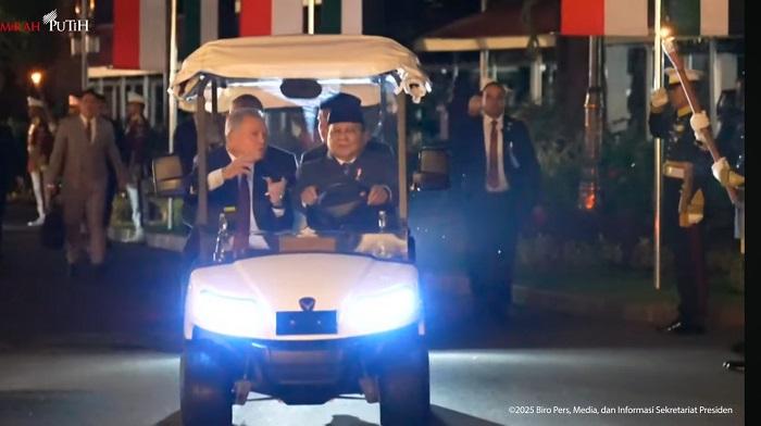 Momen Langka: Prabowo Antar Raja Yordania Naik Buggy di Istana