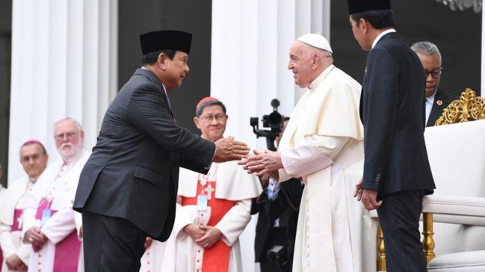 prabowo-subianto-bersalaman-dengan-paus-fransiskus.jpg