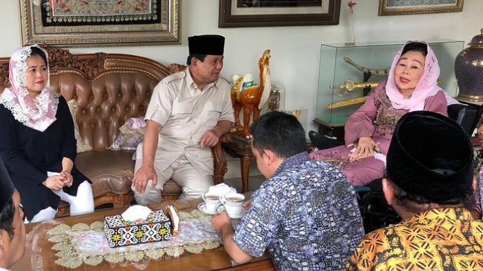 prabowo-subianto-mengunjungi-sinta-nuriyah-wahid_20180914_101154.jpg